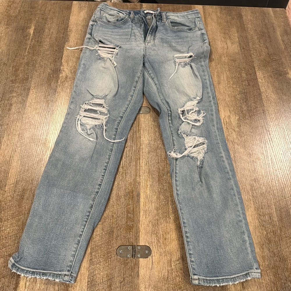 Mom fit jeans from the buckle.
